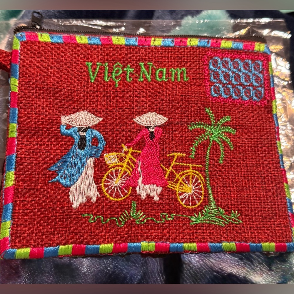 Handmade Embroidered Coin Purse: Vietnamese Floral Quilted pouch